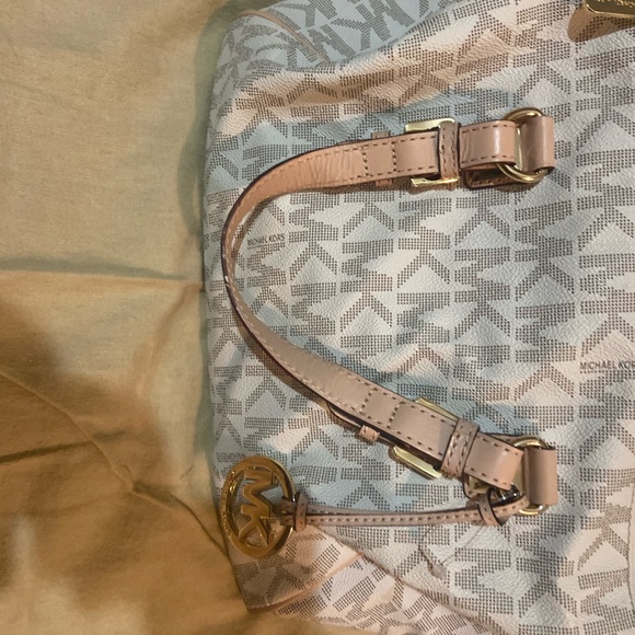 Michael Kors Handbags - Mk bag